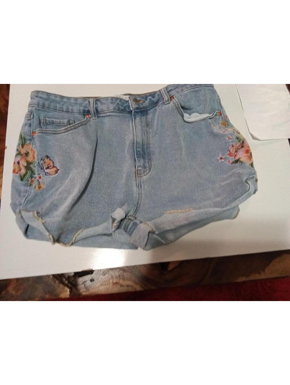 Tinseltown Light Blue Denim Shorts with Floral Embroidery, Size 15